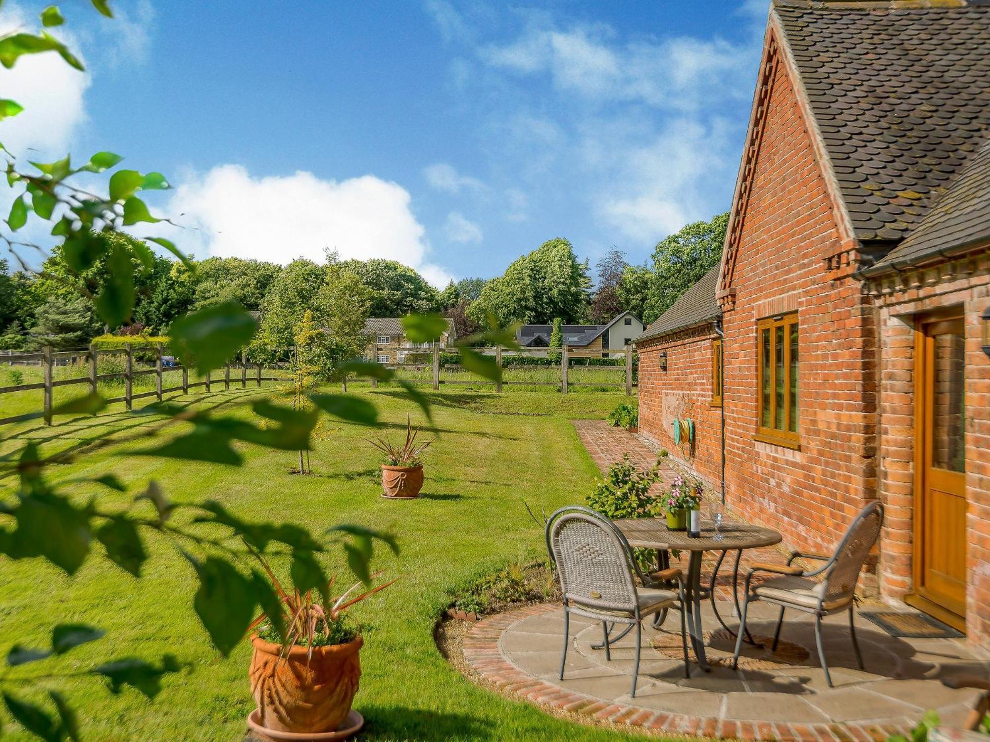 Courtyard Lodge Edwinstowe Exterior photo